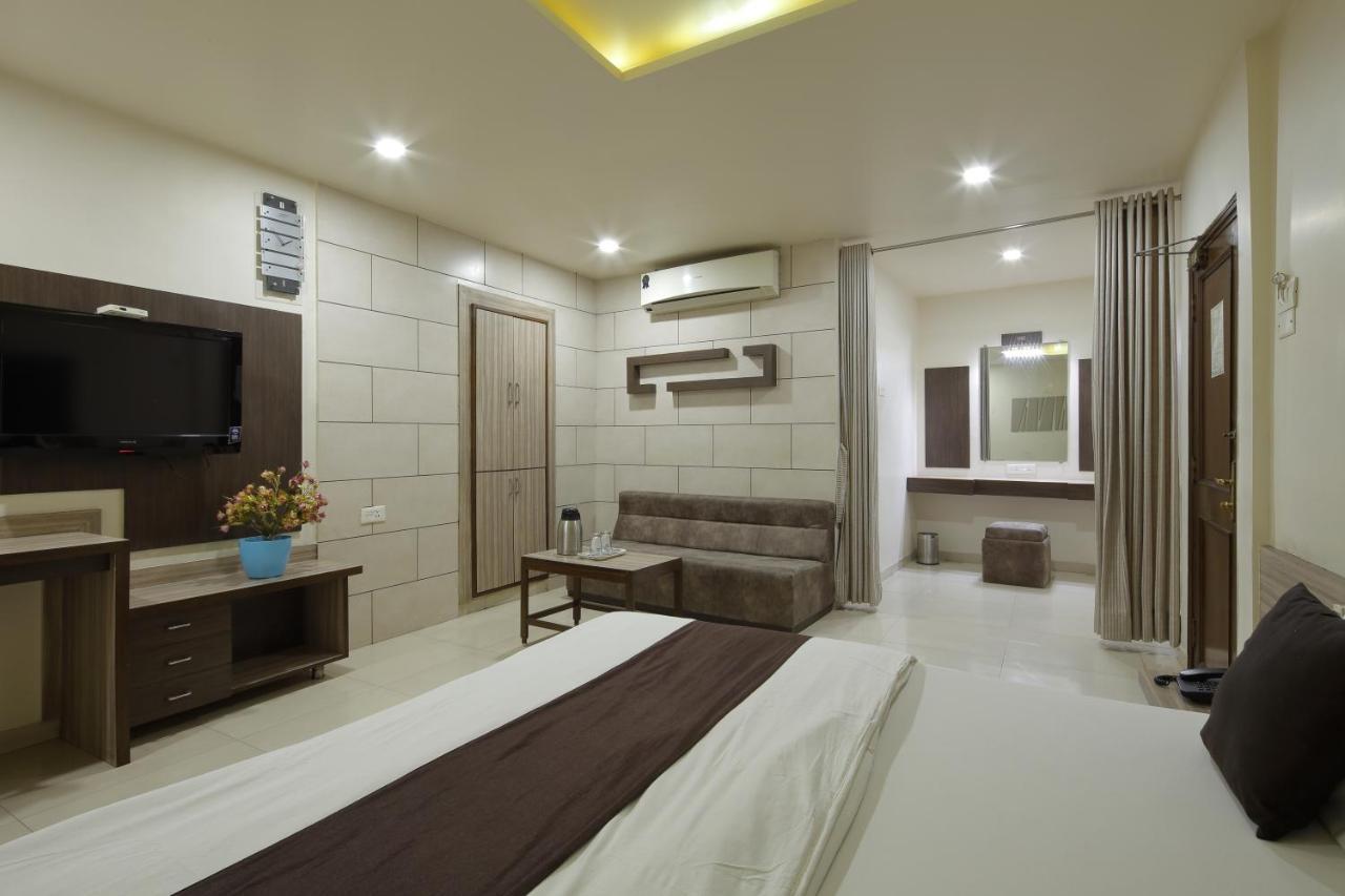 Hotel Good Night Ahmedabad Exterior photo