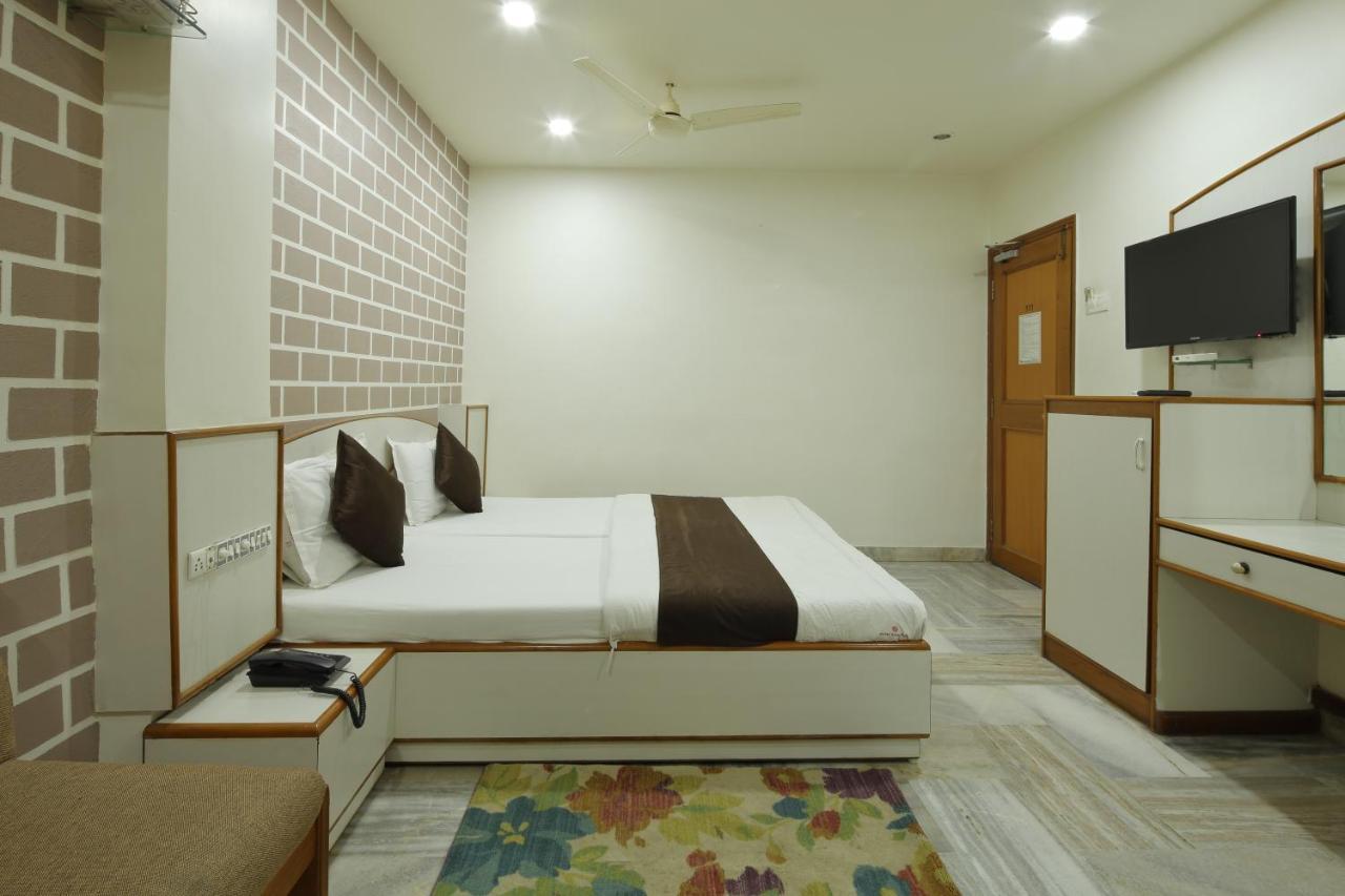 Hotel Good Night Ahmedabad Exterior photo