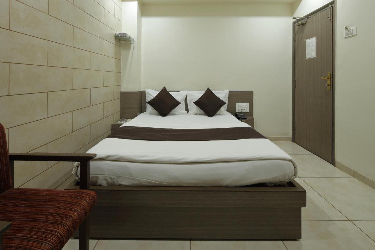 Hotel Good Night Ahmedabad Exterior photo