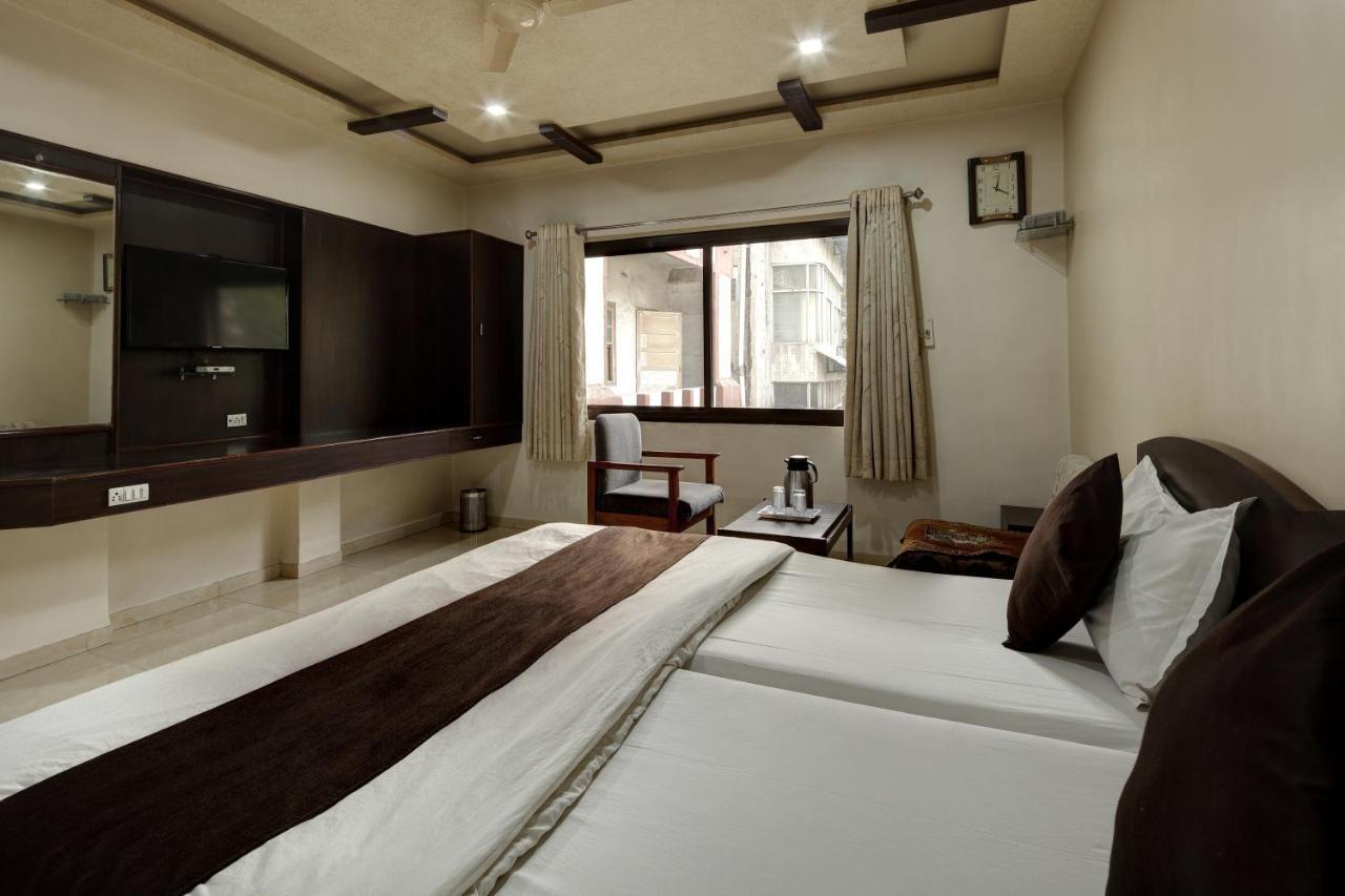 Hotel Good Night Ahmedabad Exterior photo