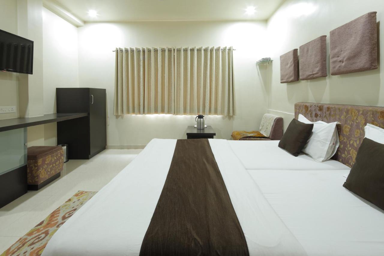 Hotel Good Night Ahmedabad Exterior photo