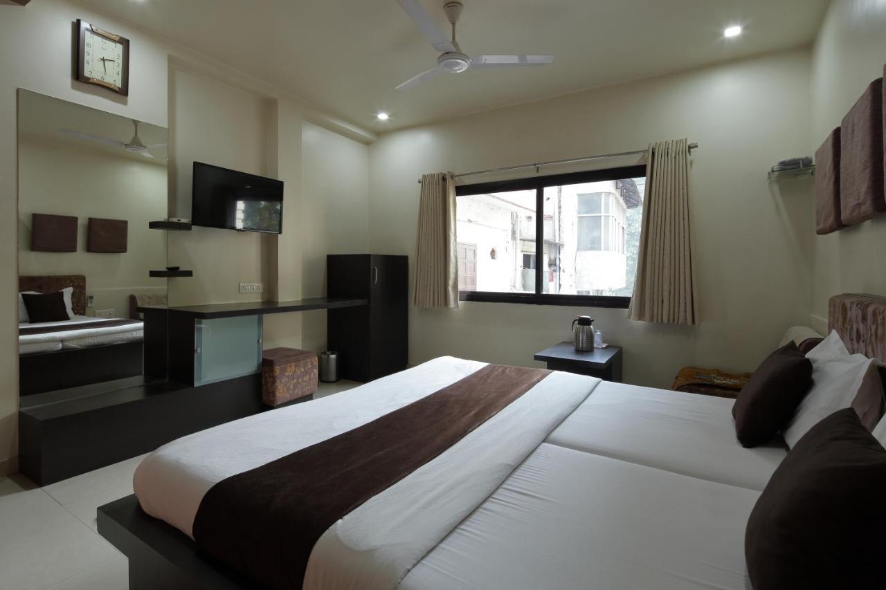 Hotel Good Night Ahmedabad Exterior photo