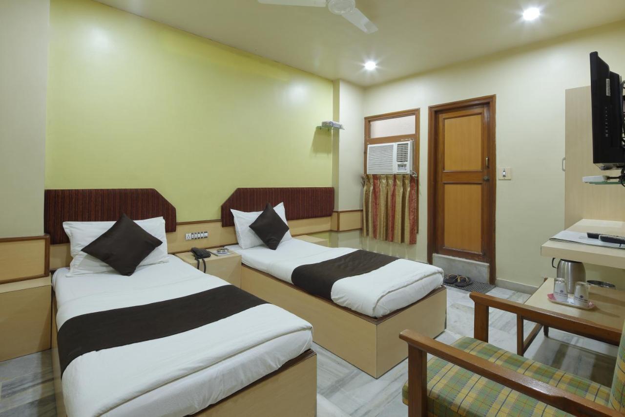 Hotel Good Night Ahmedabad Exterior photo