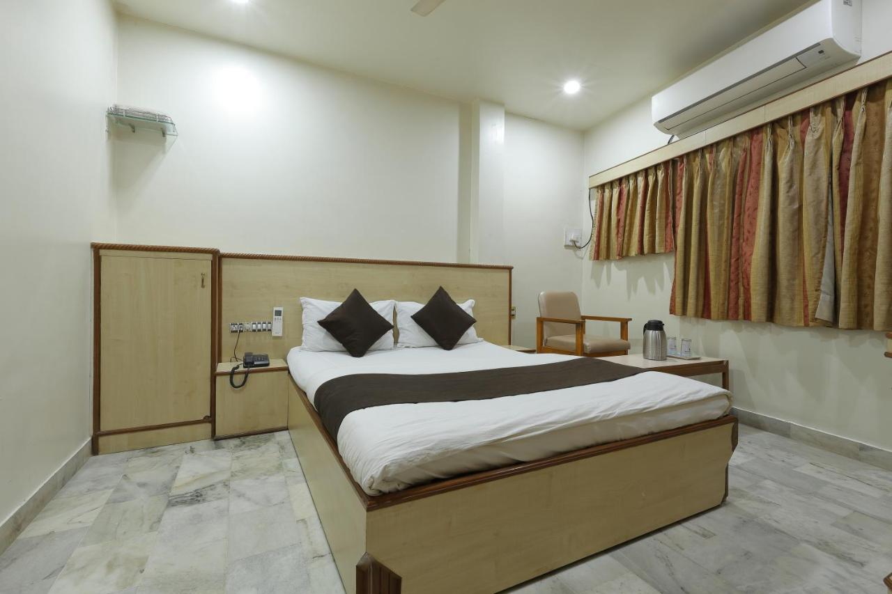 Hotel Good Night Ahmedabad Exterior photo