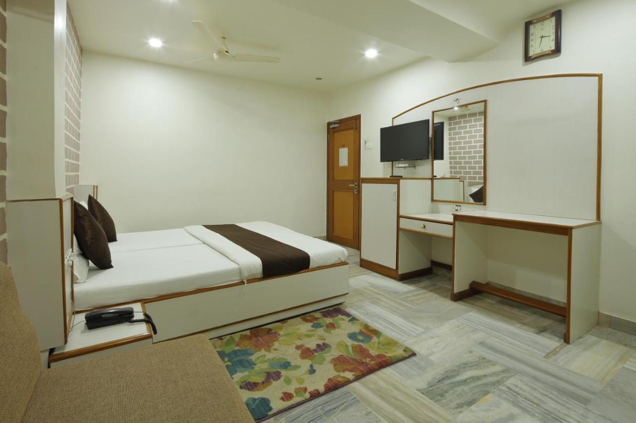 Hotel Good Night Ahmedabad Exterior photo