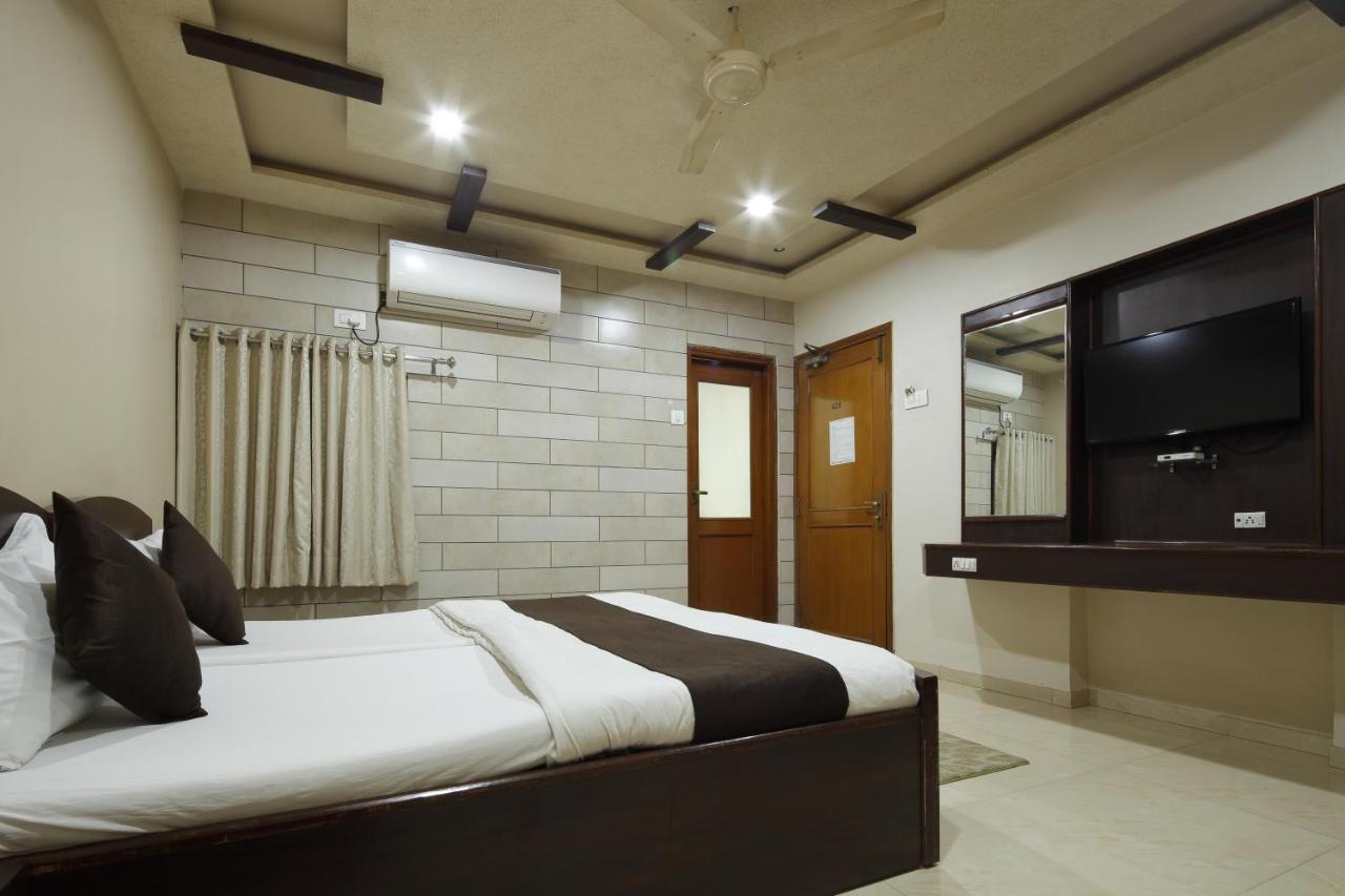 Hotel Good Night Ahmedabad Exterior photo