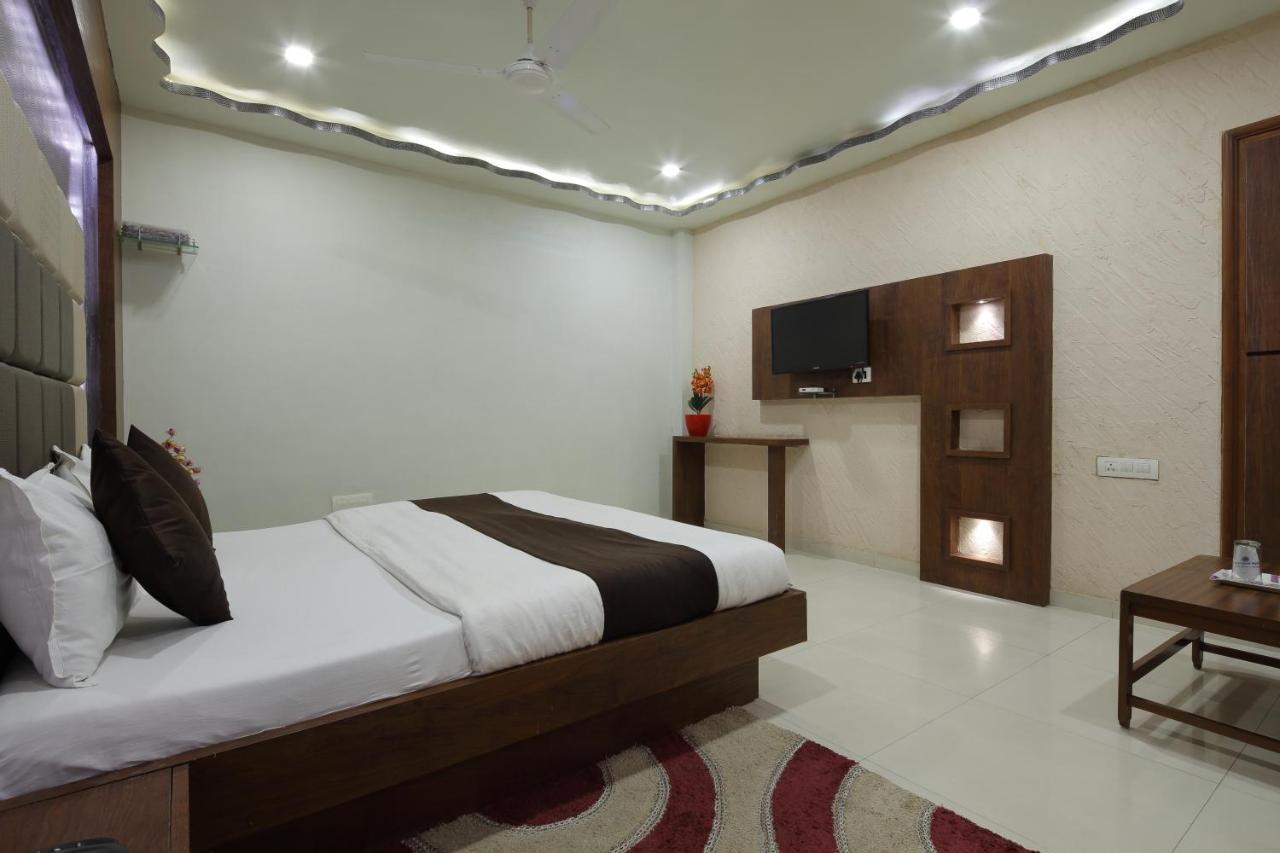 Hotel Good Night Ahmedabad Exterior photo