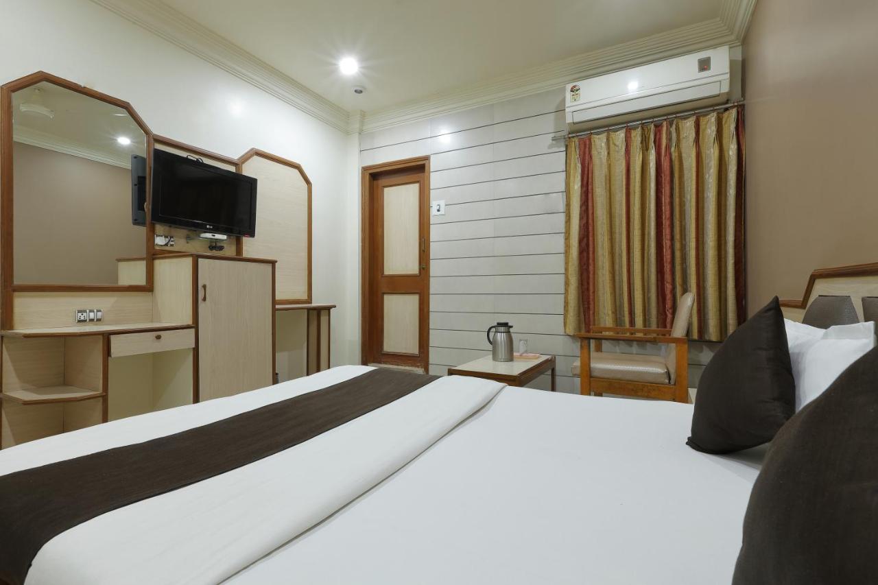 Hotel Good Night Ahmedabad Exterior photo