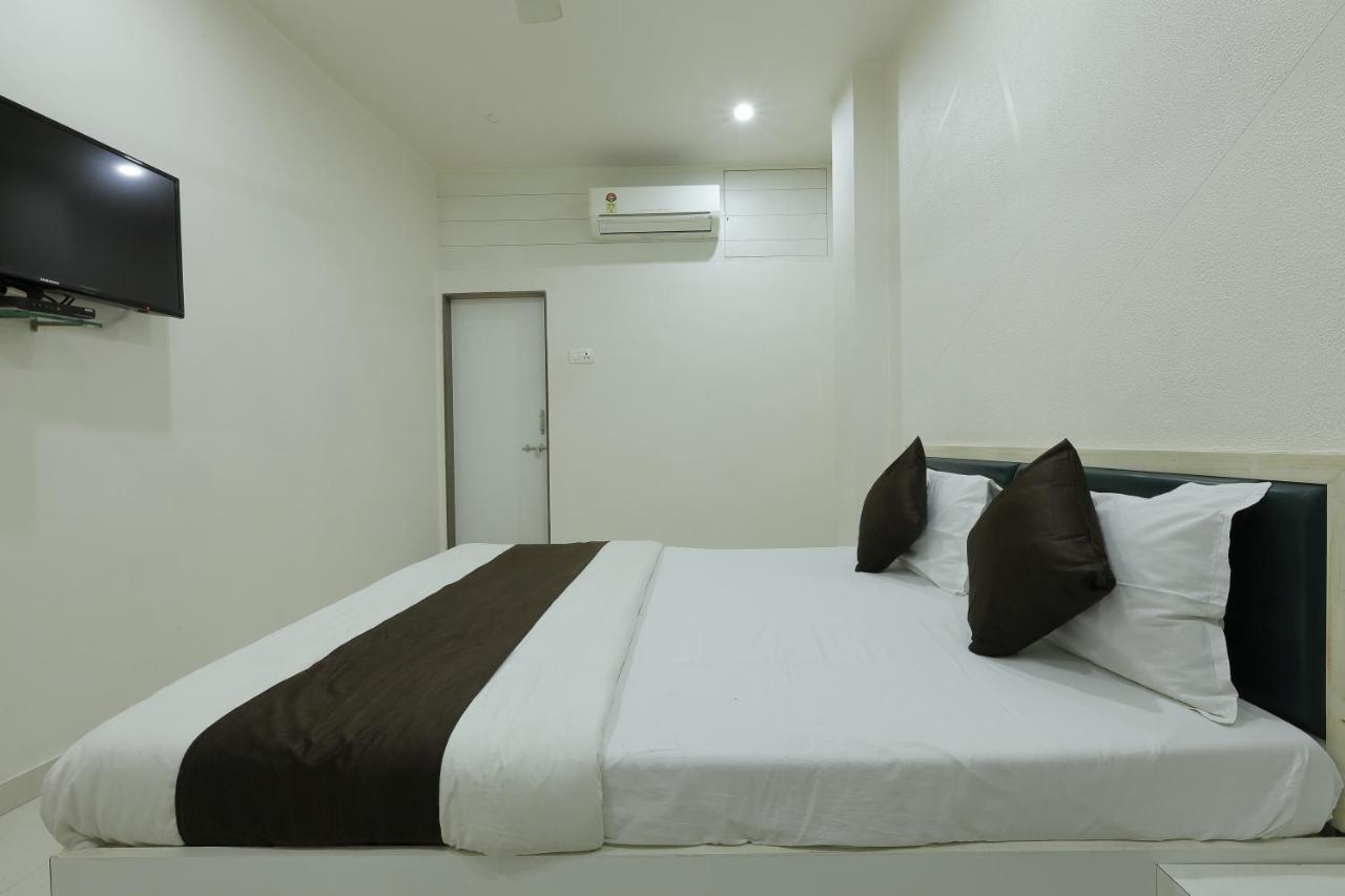 Hotel Good Night Ahmedabad Exterior photo