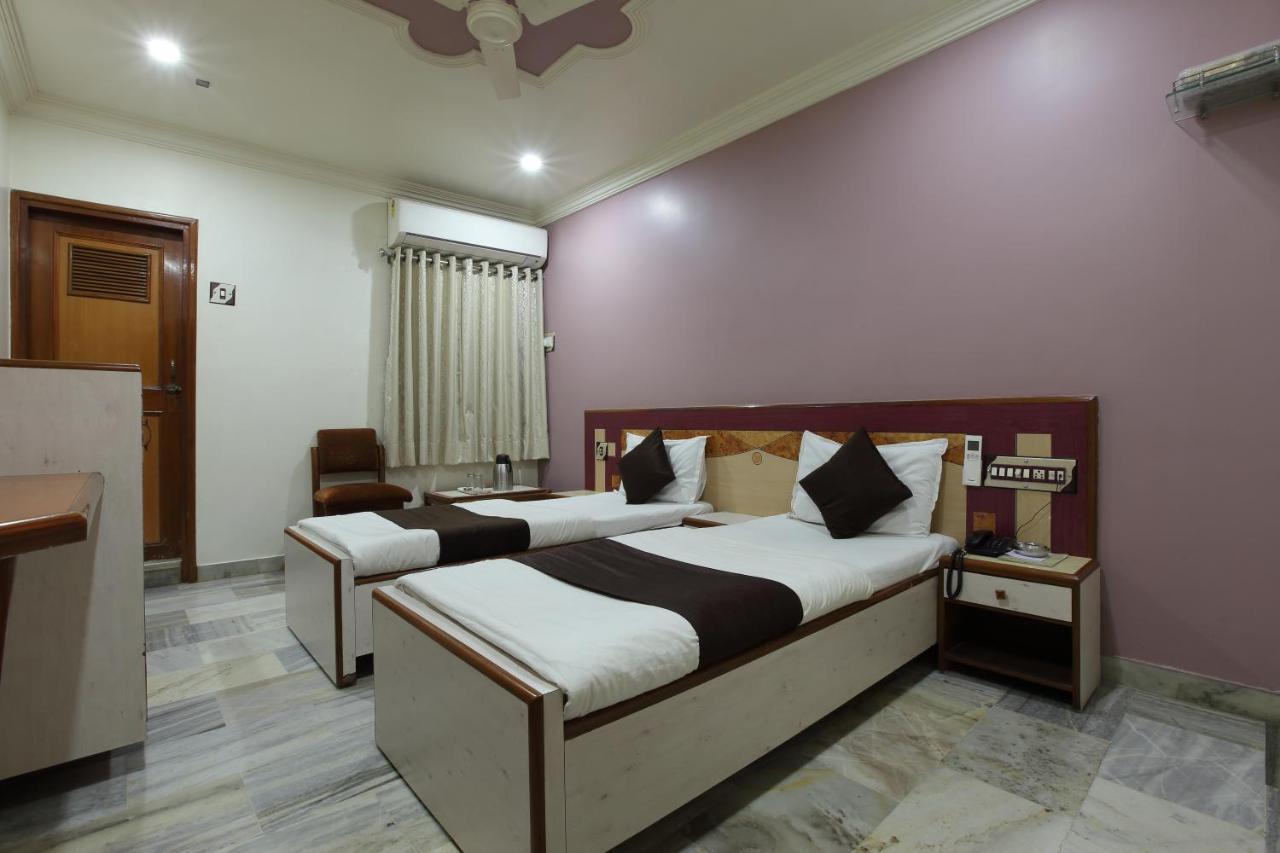 Hotel Good Night Ahmedabad Exterior photo