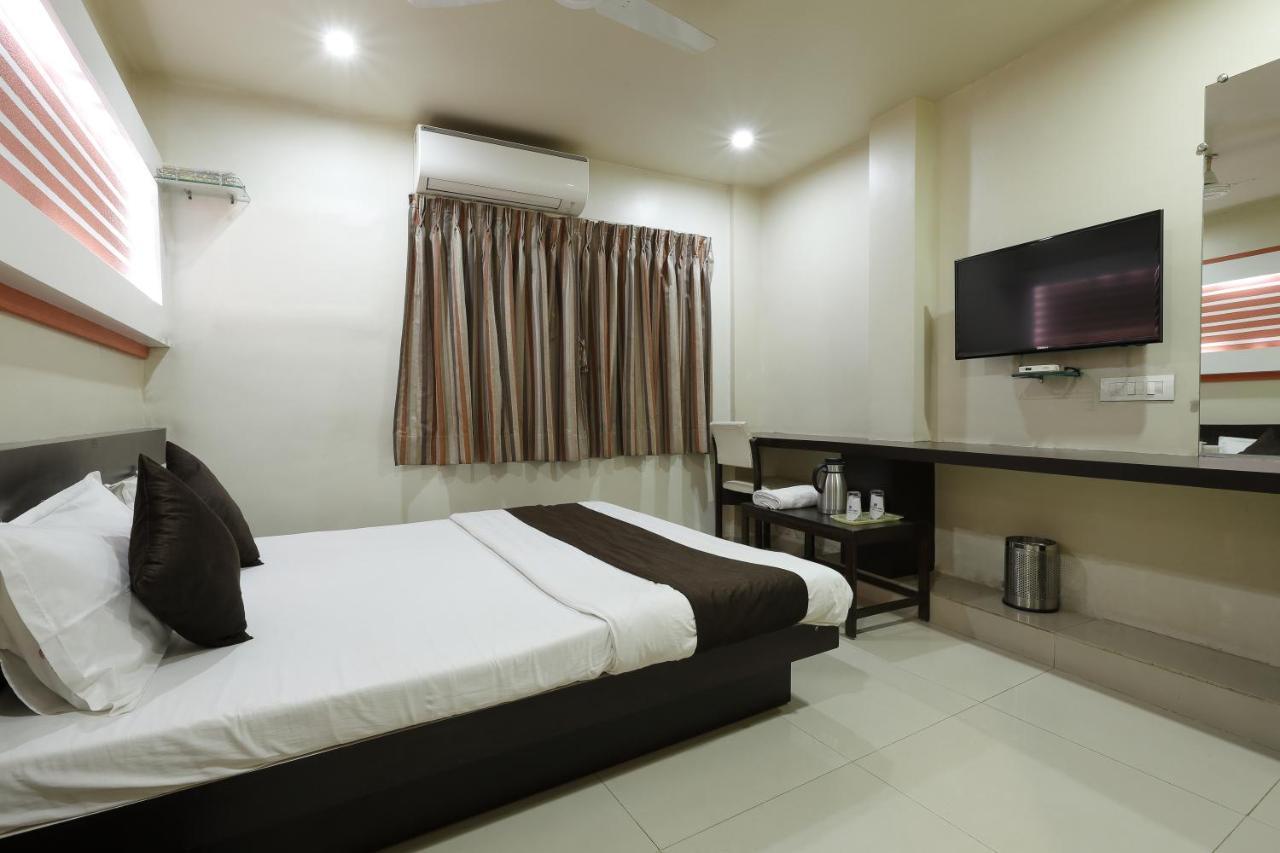 Hotel Good Night Ahmedabad Exterior photo