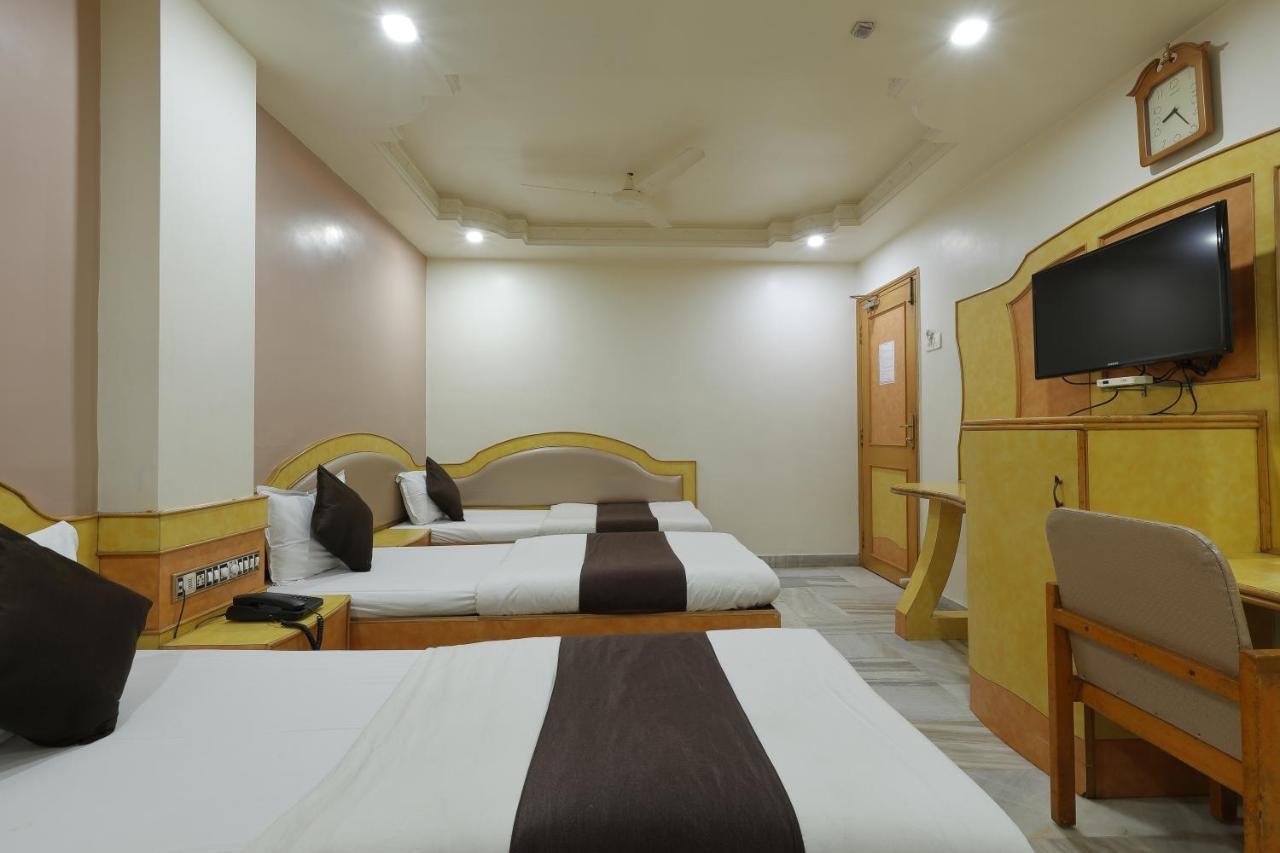 Hotel Good Night Ahmedabad Exterior photo