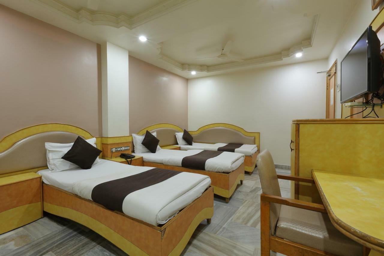 Hotel Good Night Ahmedabad Exterior photo